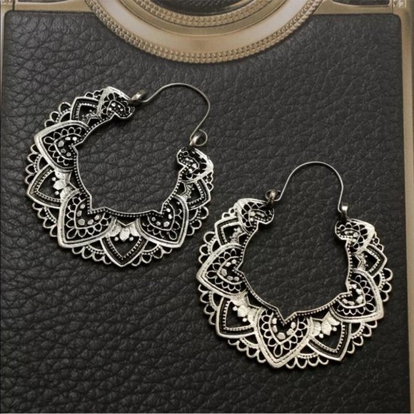 Sterling silver hollow hoop earrings - Picture 2 of 4